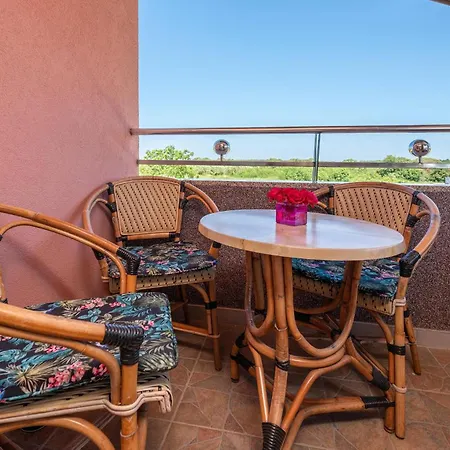 Apartman 2 Bedroom Stunning In Póla